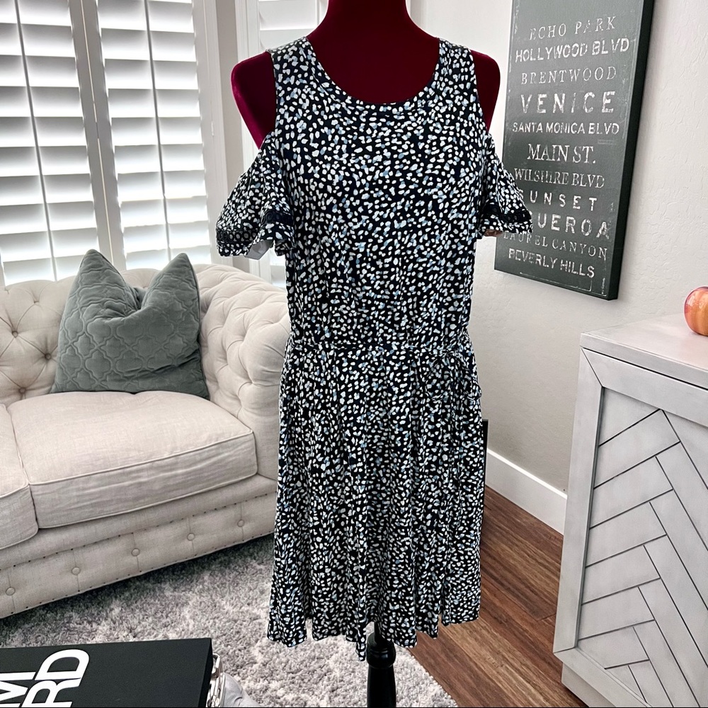 JOE FRESH - cold shoulder printed belt dress (medium)